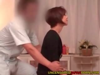 Non censurée japonais x évalué agrafe massage salle porno avec extraordinary trentenaire