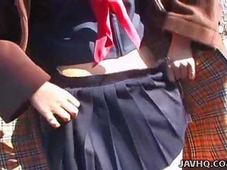 Japansk tenåring slikket og knullet utendørs usensurert