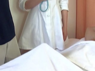Asiatic healer fucks două fellows în the spital