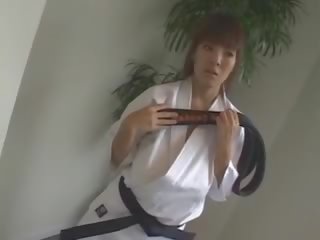 Hitomi tanaka. expert trieda karate.